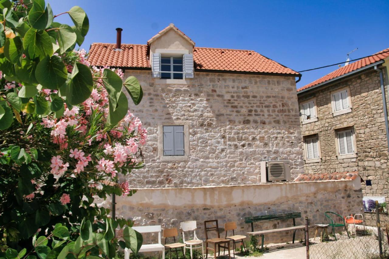 Town House Rosario Guest house